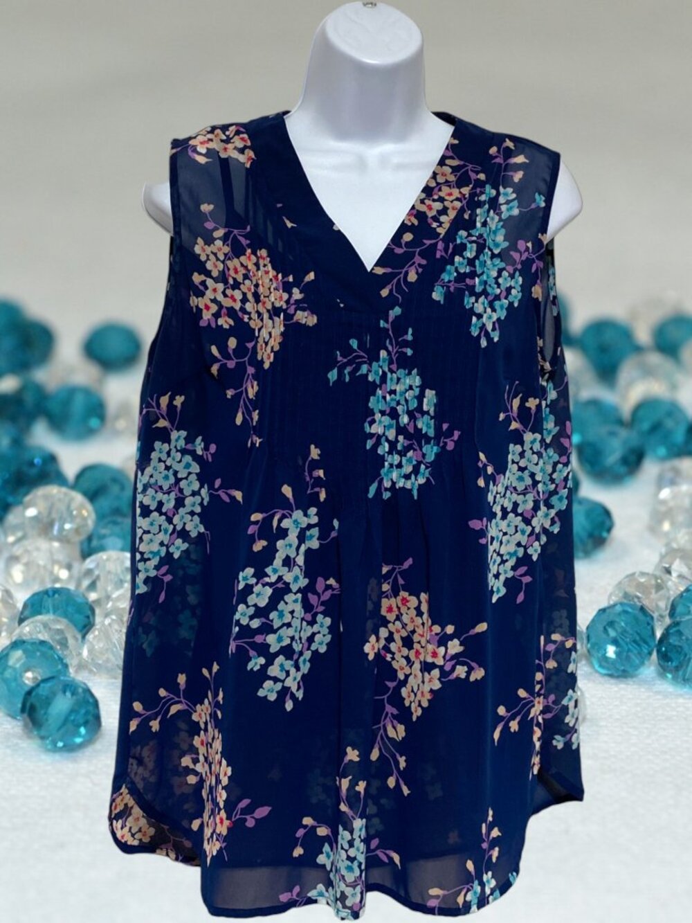 Liz Claiborne-Women's Medium Pullover Sleeveless Top Under Tank-Floral V-Neck
